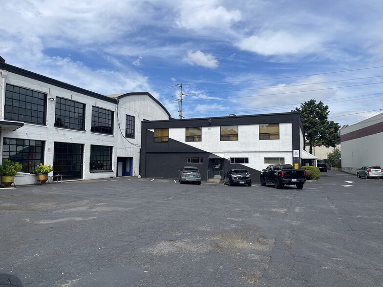 866-900 N Columbia Blvd, Portland, OR for sale - Building Photo - Image 2 of 12