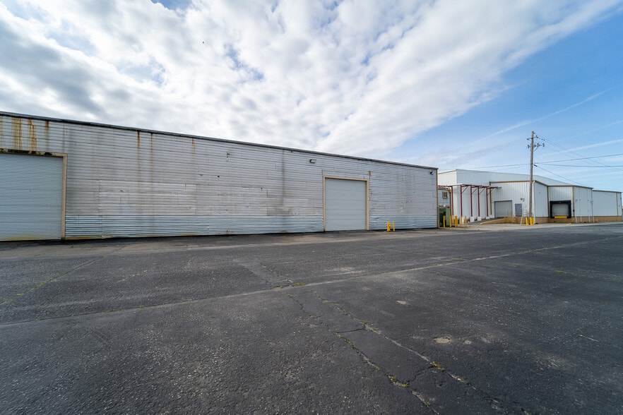 680 Jones St, Yuba City, CA for lease - Building Photo - Image 3 of 7