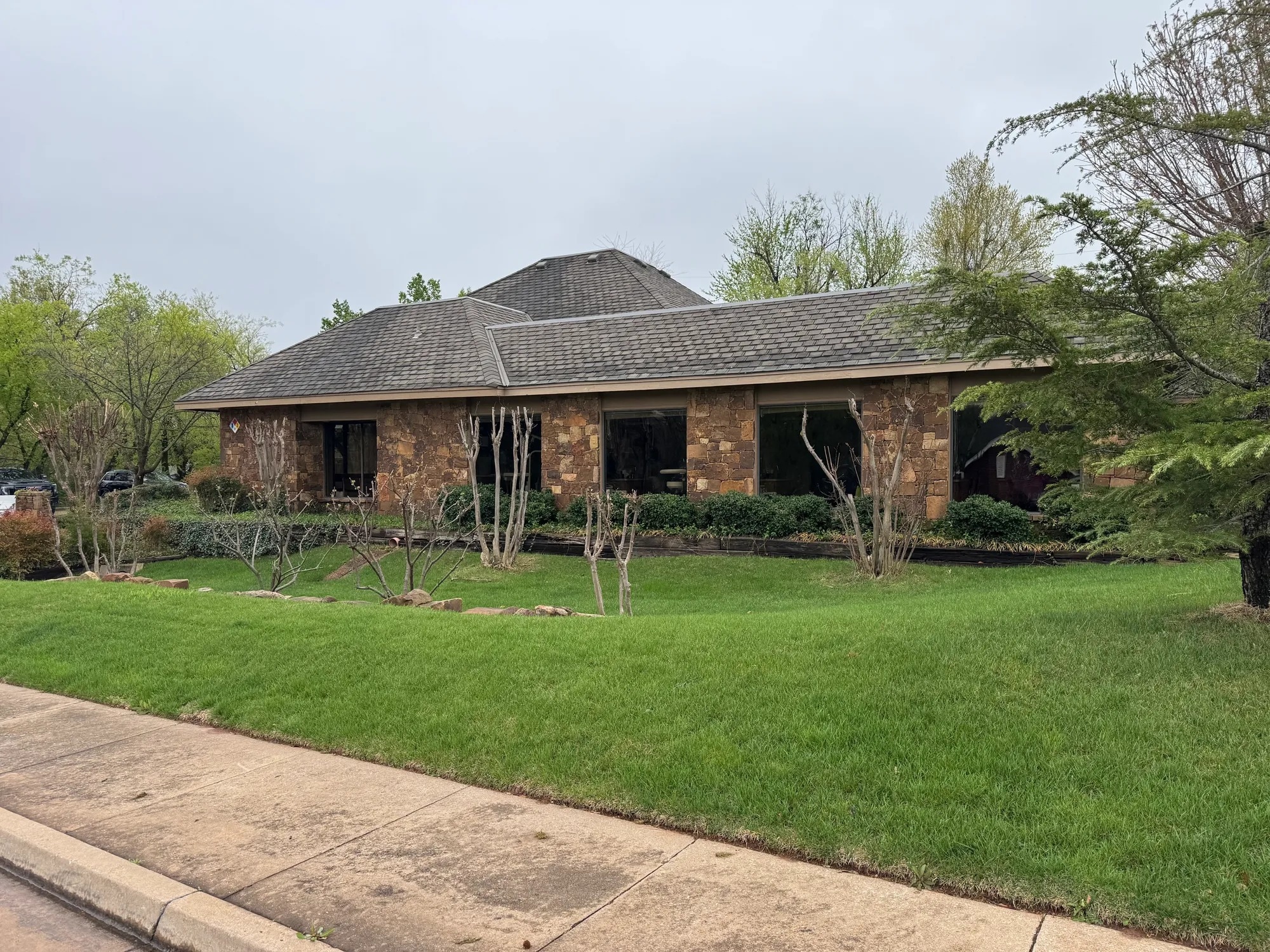 218 E 10th Street Plz, Edmond, OK for lease Building Photo- Image 1 of 25