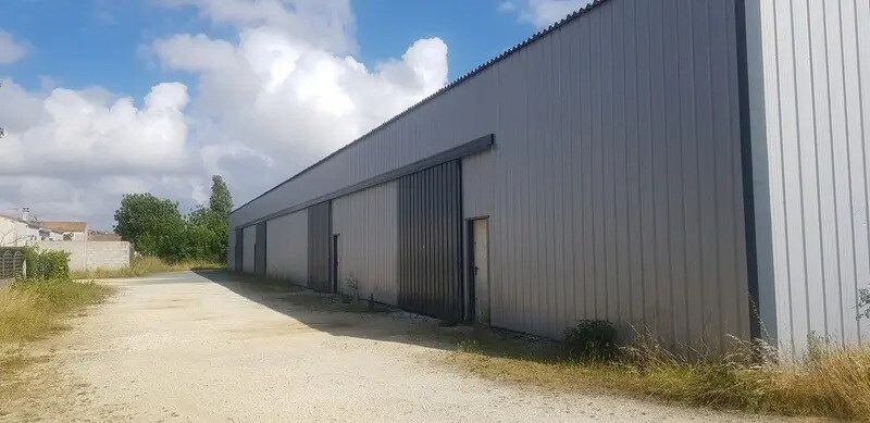 Industrial in LE CHATEAU-D'OLERON for lease Building Photo- Image 1 of 8
