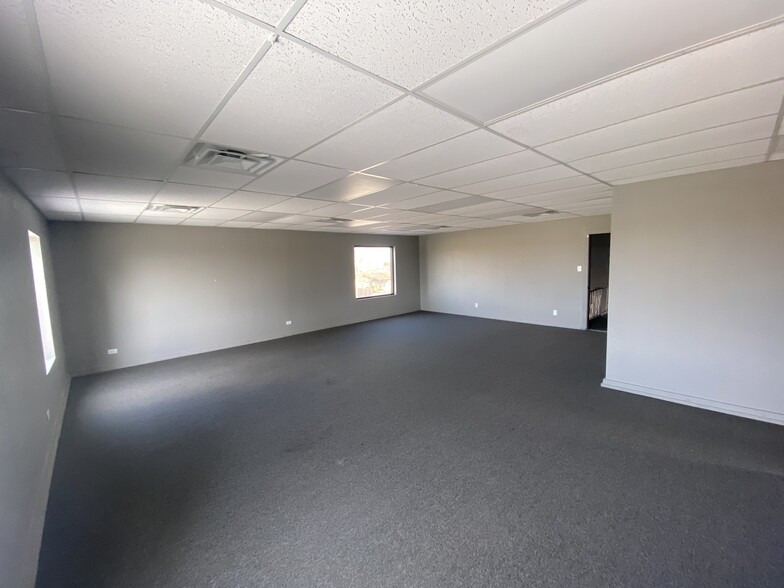 1220 NW 31st St, Lawton, OK for lease - Interior Photo - Image 2 of 14