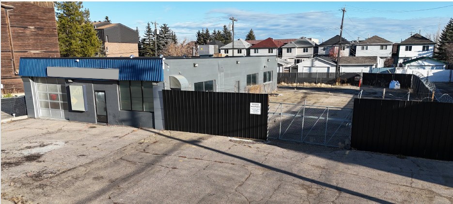 10117 158th St NW, Edmonton, AB for sale - Building Photo - Image 1 of 3
