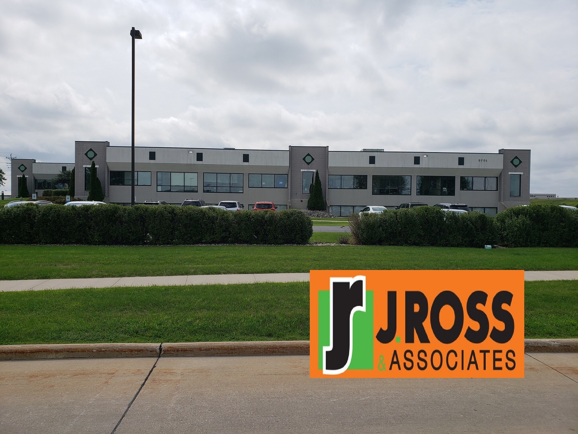 3701-3703 E Evergreen Dr, Appleton, WI for lease Building Photo- Image 1 of 4