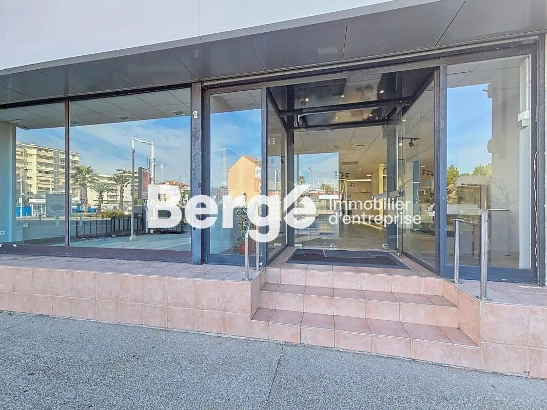Retail in Cannes for lease Building Photo- Image 1 of 7