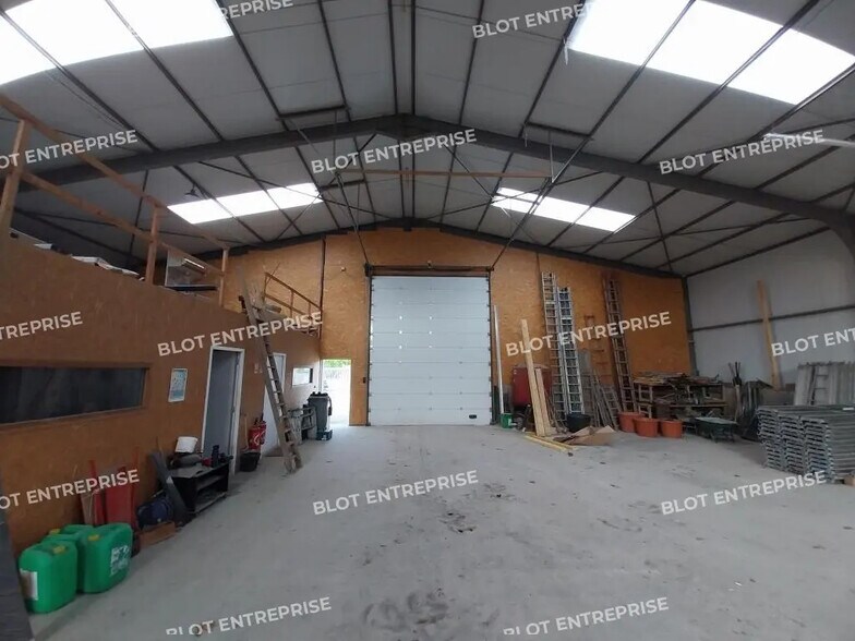 Flex in Theix-Noyalo for lease - Building Photo - Image 2 of 4