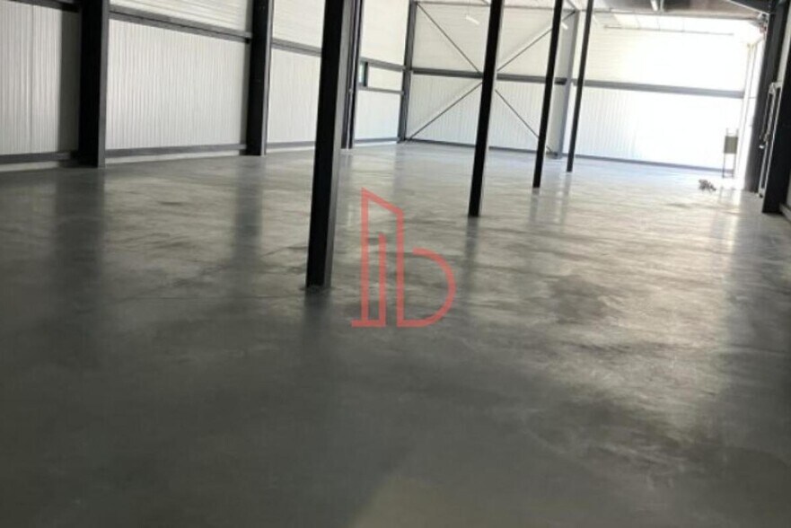 Flex in Gradignan for lease - Interior Photo - Image 3 of 5