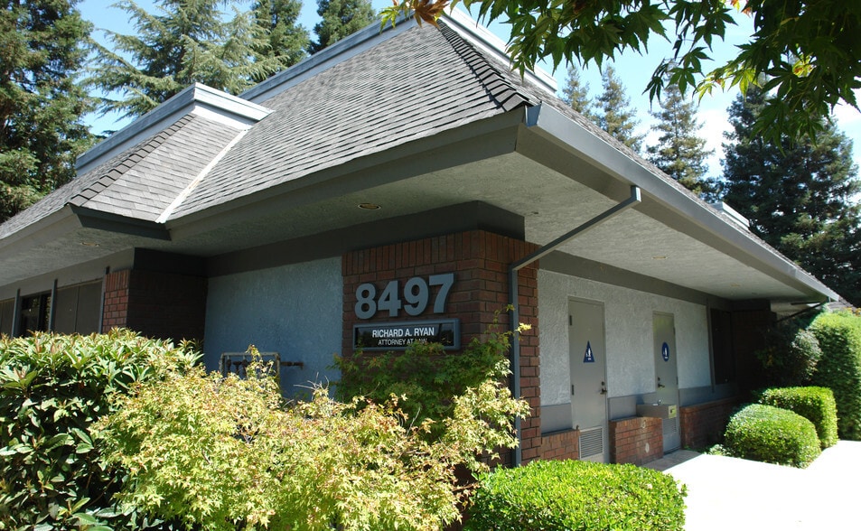 8455 N Millbrook Ave, Fresno, CA for lease - Building Photo - Image 2 of 6