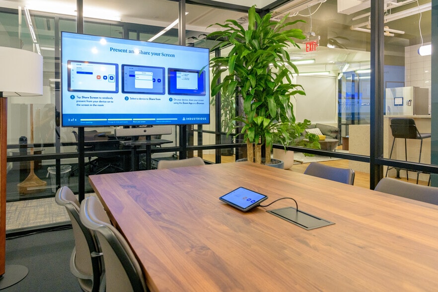 350 Lincoln Rd, Miami Beach, FL for lease - Interior Photo - Image 1 of 11