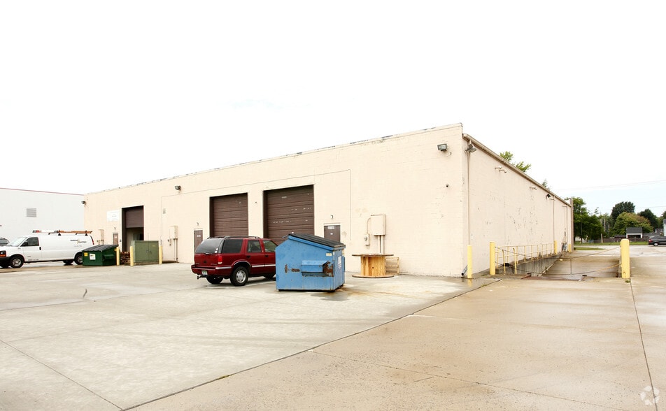 20169-20189 Northline Rd, Taylor, MI for lease - Building Photo - Image 2 of 5