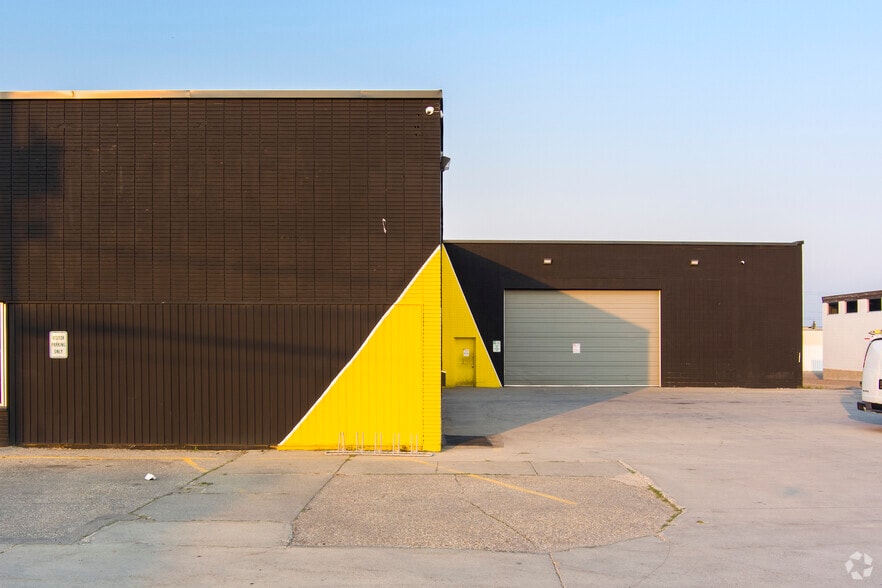 4030 8th St SE, Calgary, AB for lease - Building Photo - Image 2 of 13