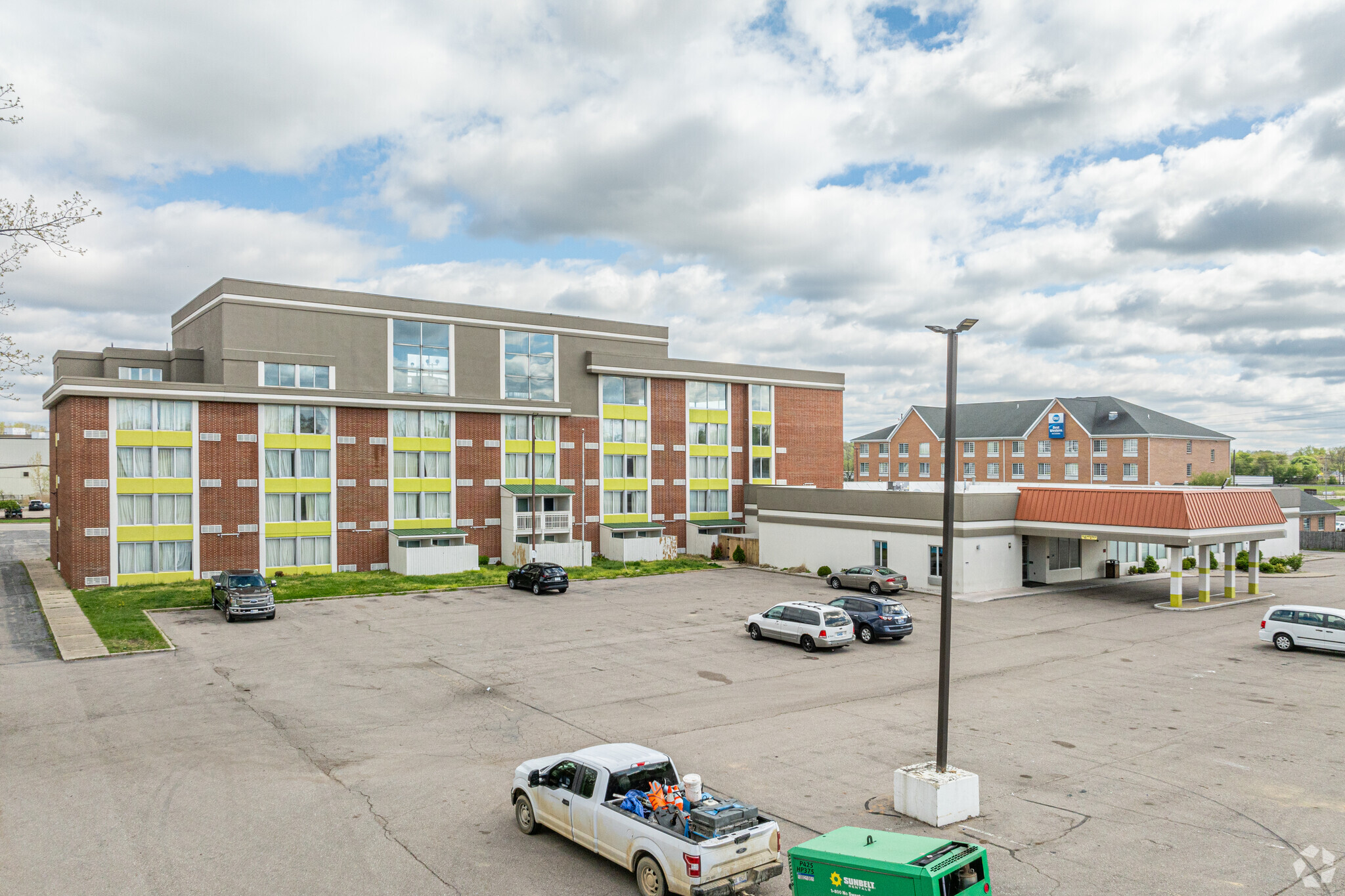 255 28th St SW, Grand Rapids, MI for sale Primary Photo- Image 1 of 11