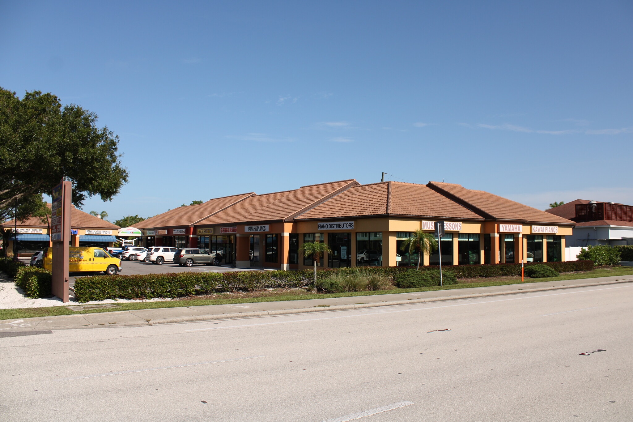 10353 Tamiami Trl N, Naples, FL for lease Building Photo- Image 1 of 4