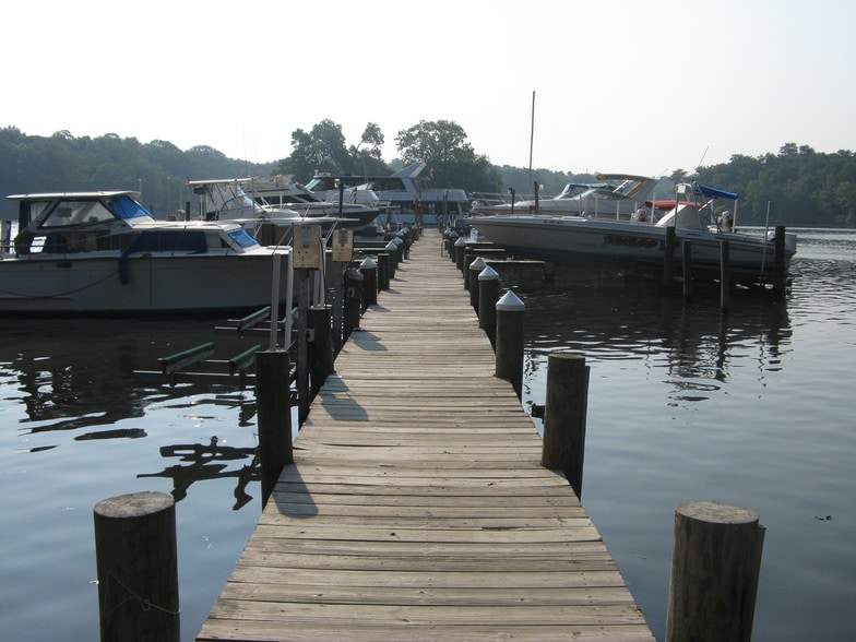 7813 Leymar Rd, Glen Burnie, MD for sale - Primary Photo - Image 2 of 36