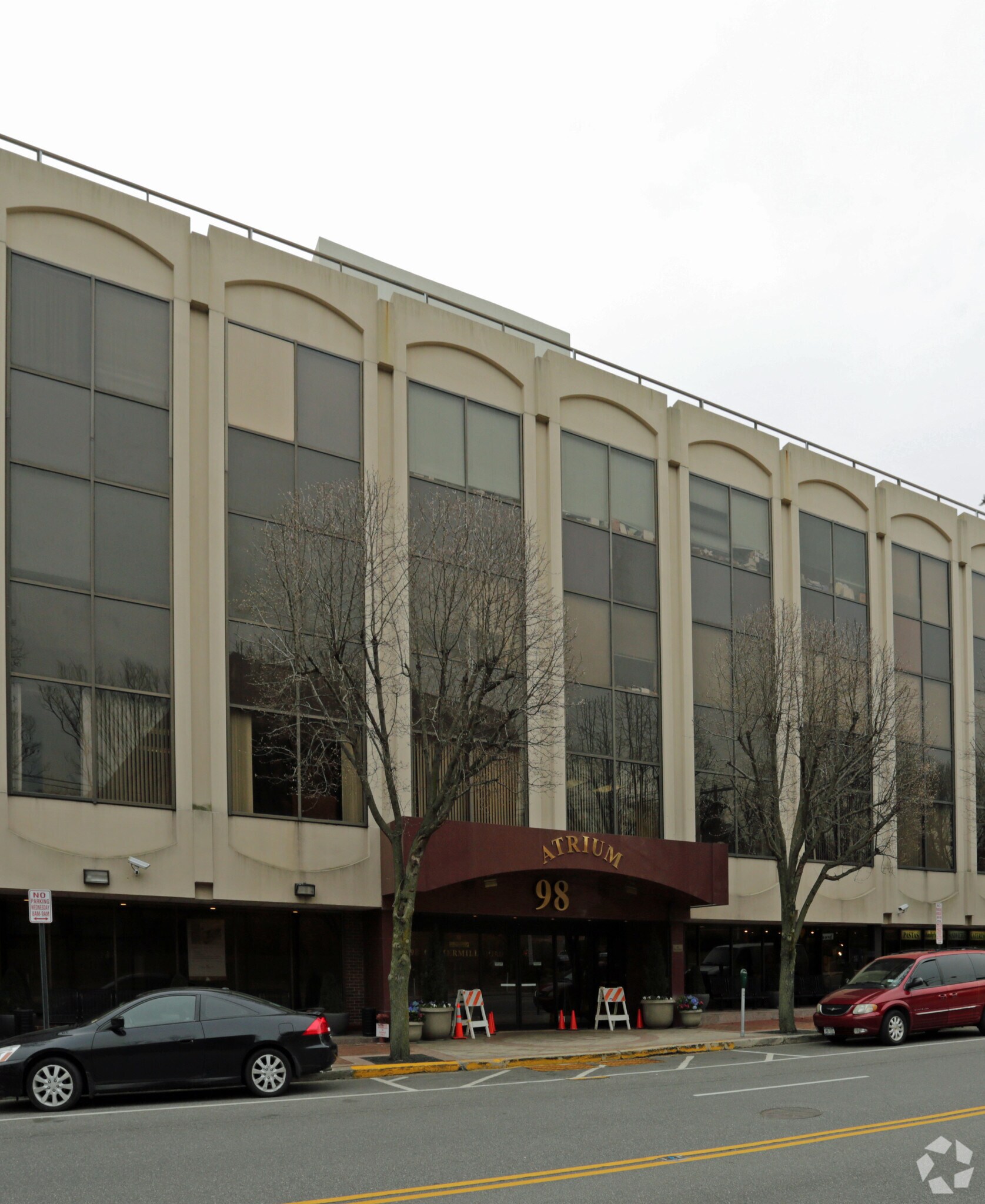 98 Cuttermill Rd, Great Neck, NY 11021 Atrium