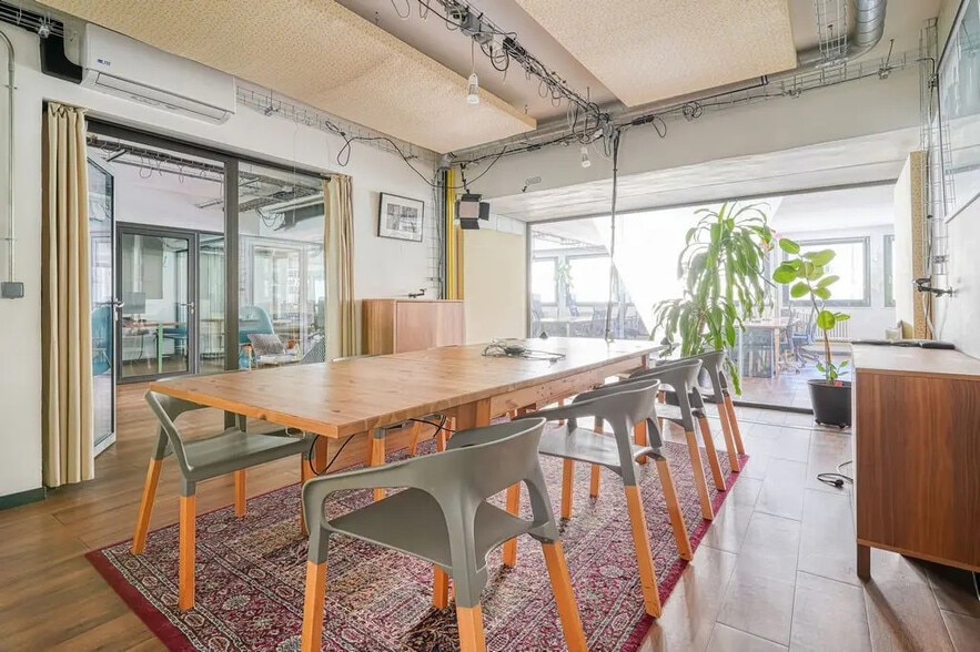 71-73 Rue De Saussure, Paris for lease - Interior Photo - Image 2 of 7