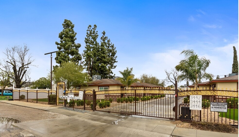 3442 W University Ave, Fresno, CA for sale - Building Photo - Image 3 of 9