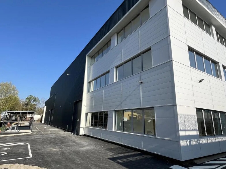 20 Avenue Marcellin Berthelot, Villeneuve-la-Garenne for lease - Building Photo - Image 2 of 17