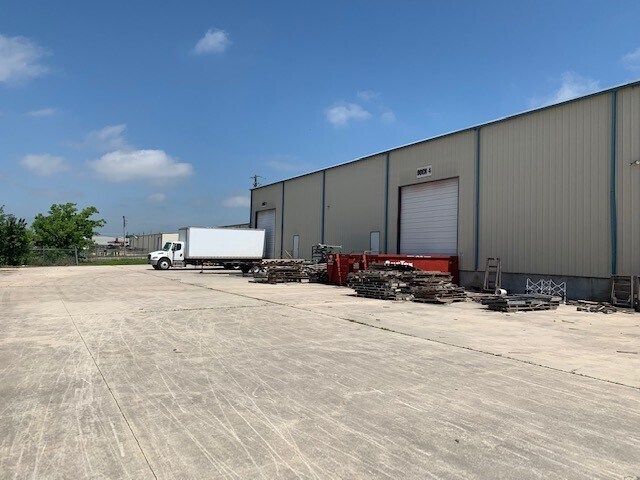 1300 Goforth Rd, Kyle, TX for lease Interior Photo- Image 1 of 19