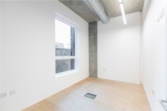 27-29 Downham Rd, London for lease Interior Photo- Image 2 of 6