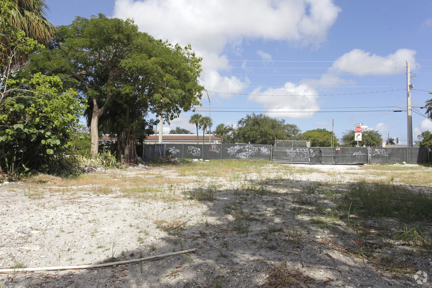 614 E Atlantic Blvd, Pompano Beach, FL for sale - Primary Photo - Image 1 of 33