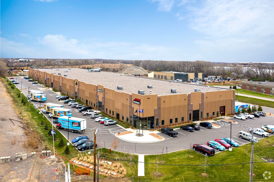 8201 Brooklyn Blvd, Brooklyn Park, MN for lease - Building Photo - Image 1 of 14
