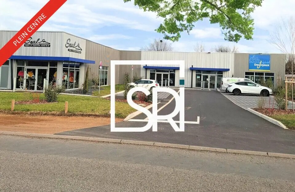 Retail in Thiers for lease Building Photo- Image 1 of 27