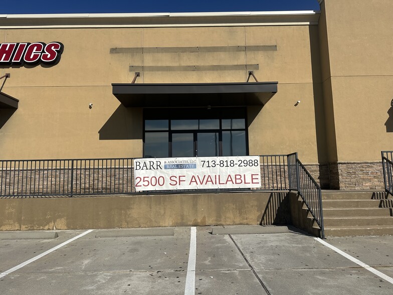 2955 S Sam Houston Pky E, Houston, TX for lease - Building Photo - Image 3 of 13