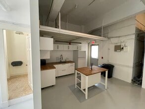 18 W 7th St, Cincinnati, OH for lease Building Photo- Image 1 of 2