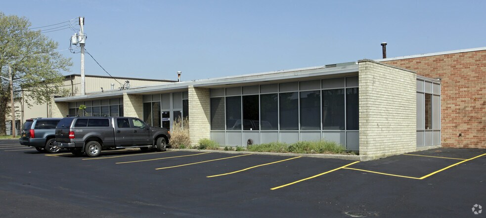 60 Engineers Ln, Farmingdale, NY for sale - Building Photo - Image 1 of 1