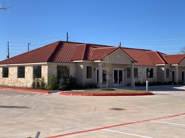 7070 Knights Ct, Missouri City, TX for lease - Building Photo - Image 1 of 31