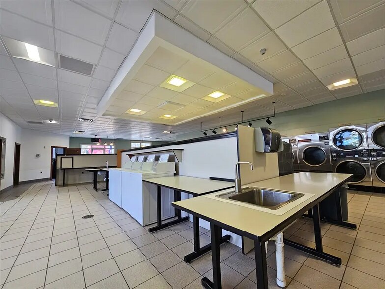 369 W Morris St, Bath, NY for sale - Interior Photo - Image 2 of 3