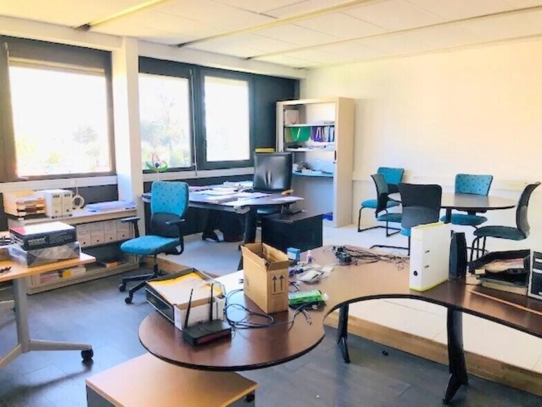 Flex in Plaisir for sale - Building Photo - Image 2 of 5