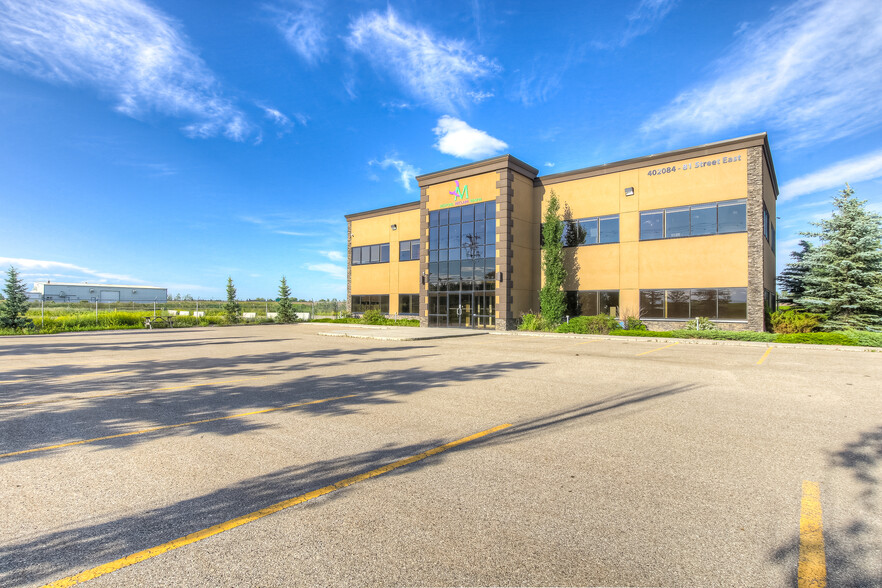 402084 81st St, Foothills No 31, AB for lease - Building Photo - Image 1 of 14