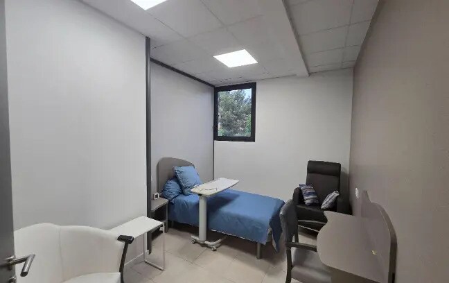 Office in La Seyne-sur-Mer for sale - Building Photo - Image 2 of 8