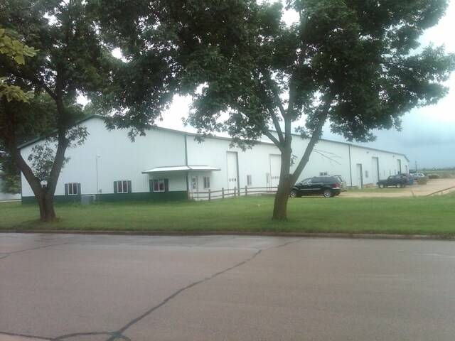 221 E 2nd St, DeWitt, IA for sale - Primary Photo - Image 1 of 1