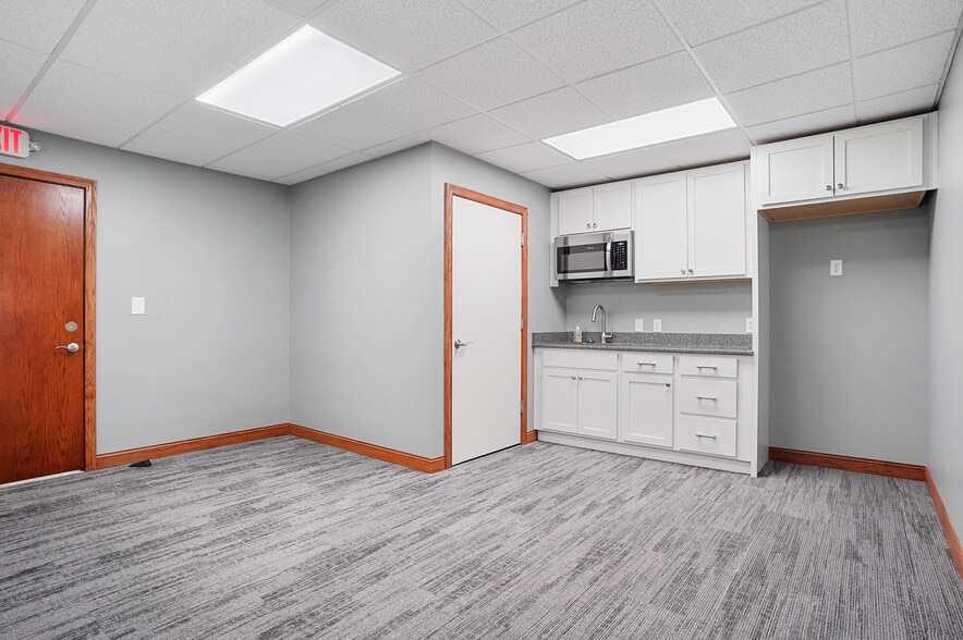 1337 Commerce Dr, Stow, OH for sale - Building Photo - Image 1 of 20