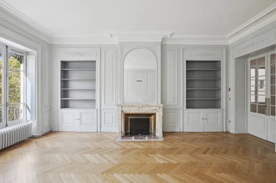 Office in Paris for lease - Interior Photo - Image 3 of 5