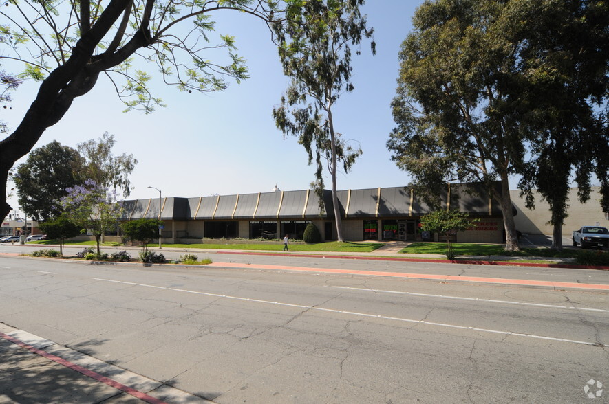 200 W Redlands Blvd, Redlands, CA for lease - Primary Photo - Image 1 of 6