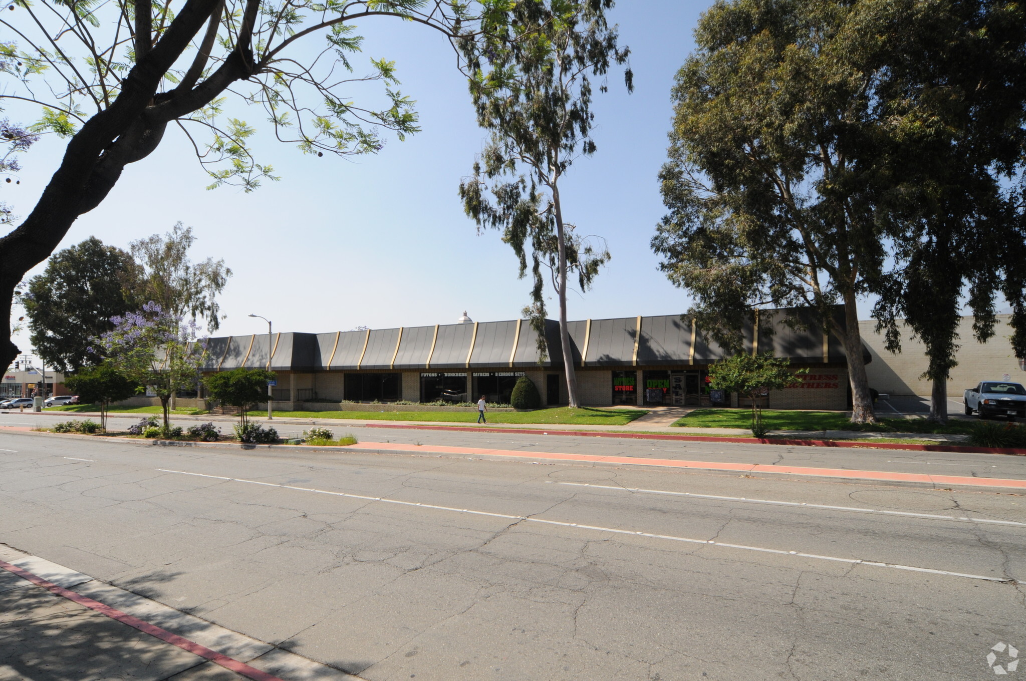 200 W Redlands Blvd, Redlands, CA for lease Primary Photo- Image 1 of 7