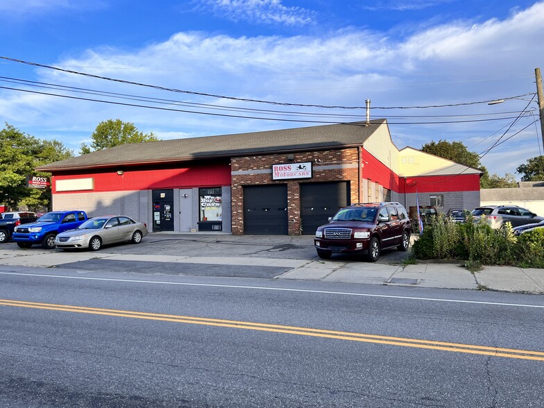 176 E Main St, Torrington, CT for sale - Building Photo - Image 1 of 1