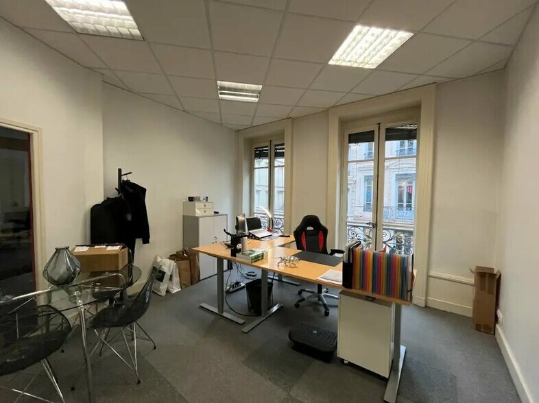 Office in Lyon for lease - Interior Photo - Image 3 of 11