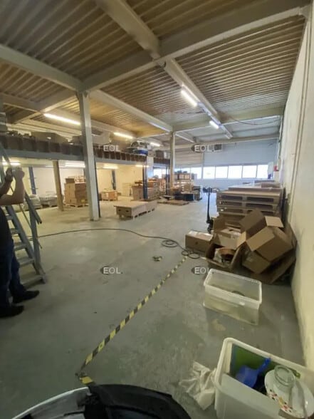 Flex in Noisy-le-Grand for lease - Interior Photo - Image 2 of 3