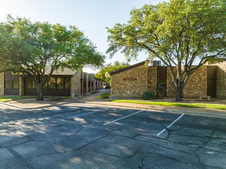 6400 Cobbs Dr, Waco, TX for sale - Building Photo - Image 1 of 3