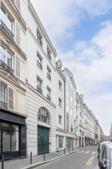 45 Rue Des Vinaigriers, Paris for lease - Building Photo - Image 1 of 1