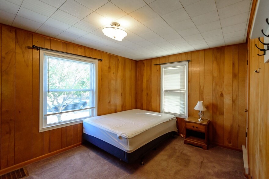 1108 Humphrey St, Monroe, MI for sale - Interior Photo - Image 2 of 50