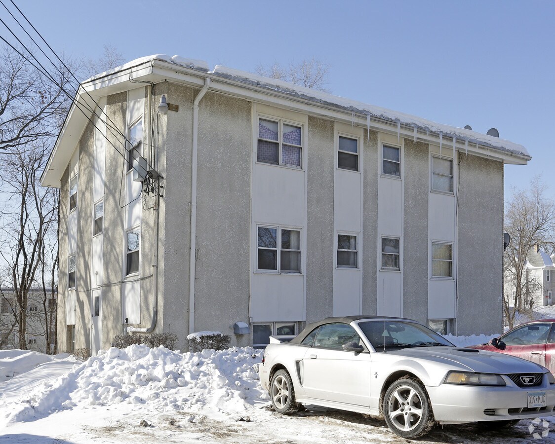 1052 Agate St, Saint Paul, MN 55117