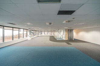 Avenida de la Albufera, 153, Madrid, Madrid for lease Interior Photo- Image 1 of 10