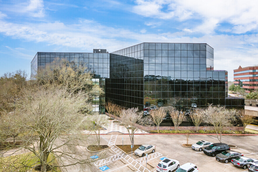 3200 Wilcrest Dr, Houston, TX for lease - Building Photo - Image 1 of 7