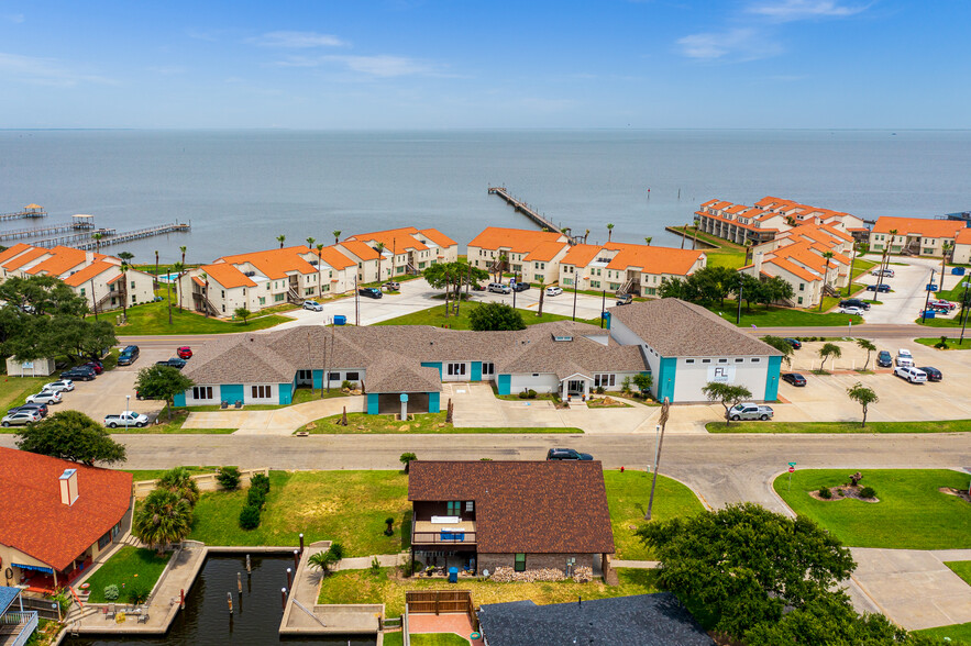 617 S Fulton Beach Rd, Rockport, TX for sale - Primary Photo - Image 1 of 1