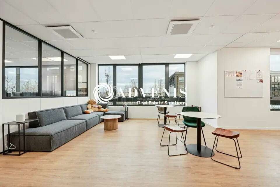 Office in Chessy for sale Interior Photo- Image 1 of 13